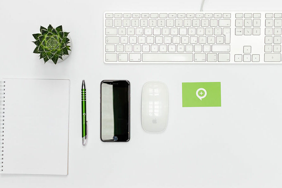 Tisch mit Arbeitsmitteln